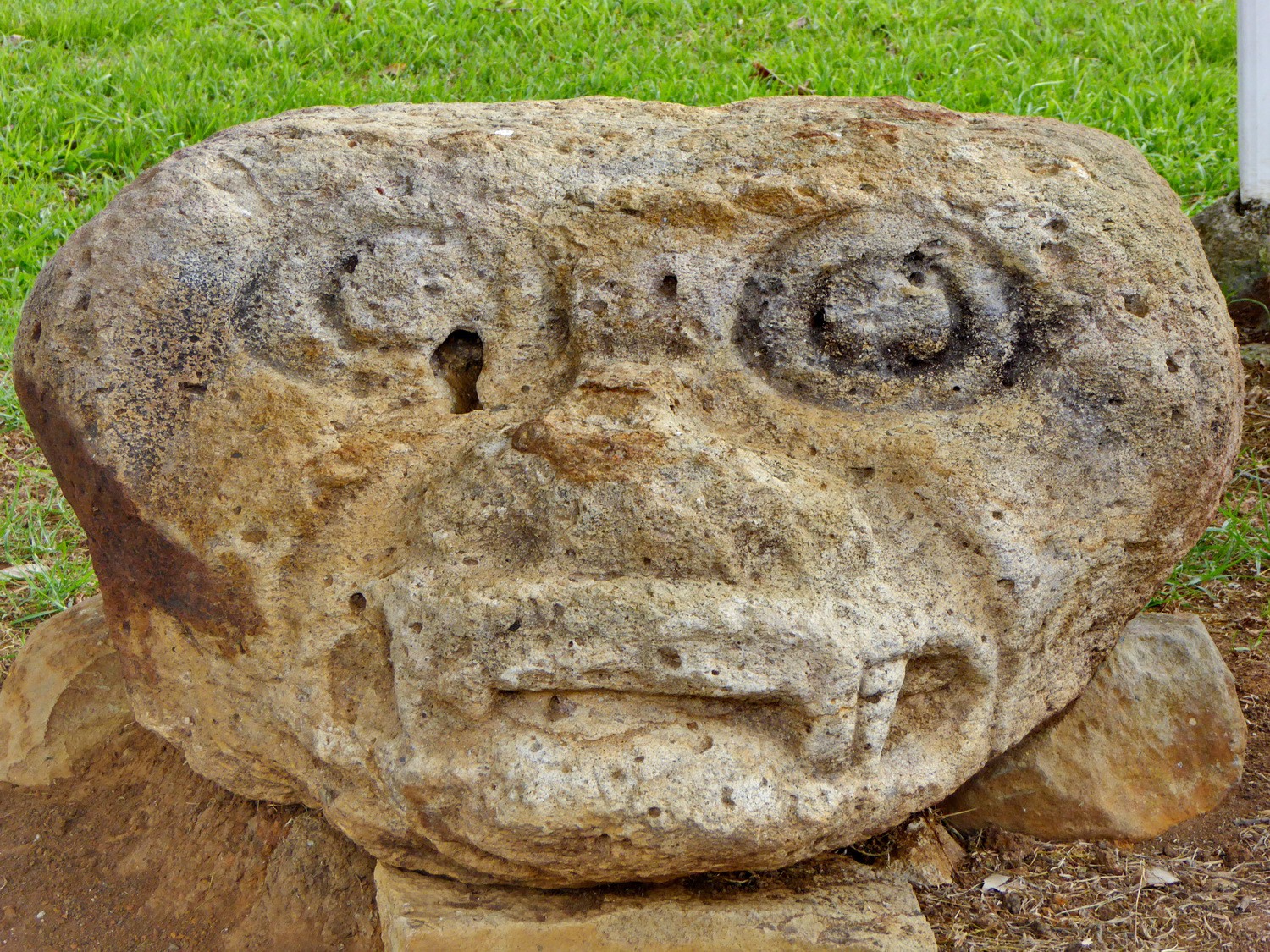 Head in the section Alto de Lavapatas of the Parque Arqueologico